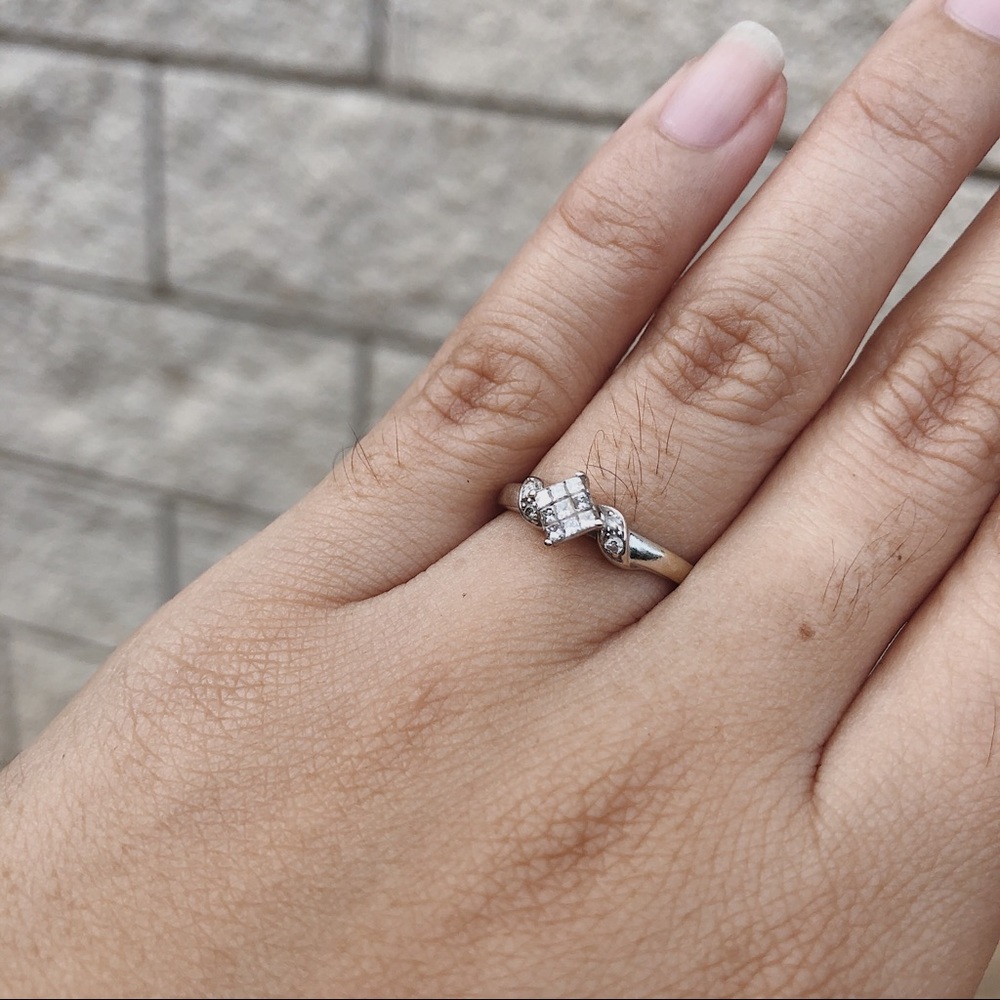 14k white gold promise ring - Picture 1 of 4